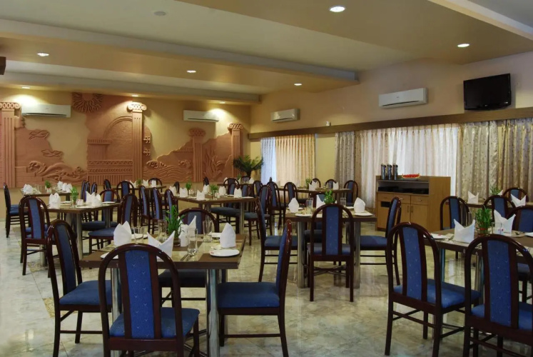 Lion Lords Inn Rajula