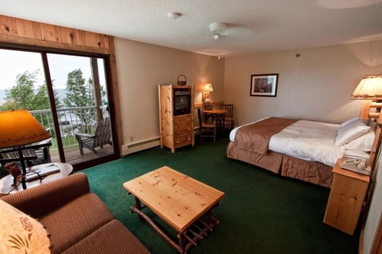 Cove Point Lodge