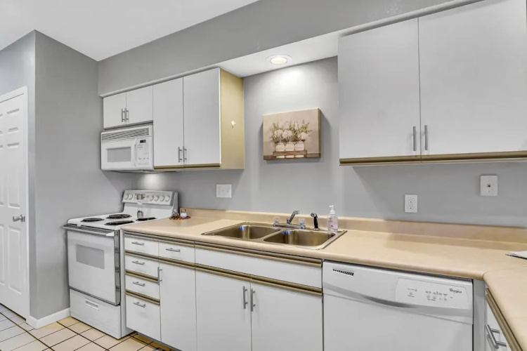 Fairway Heights 2 Bedroom Condo by RedAwning