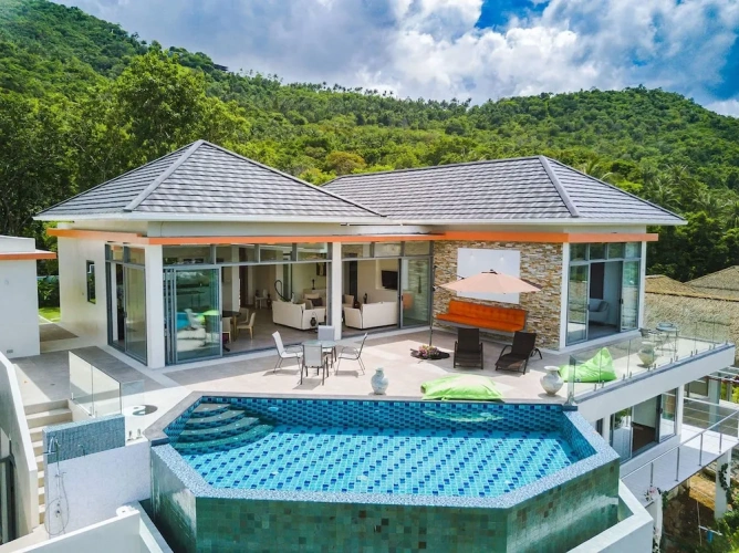 4 Bedrooms Villa