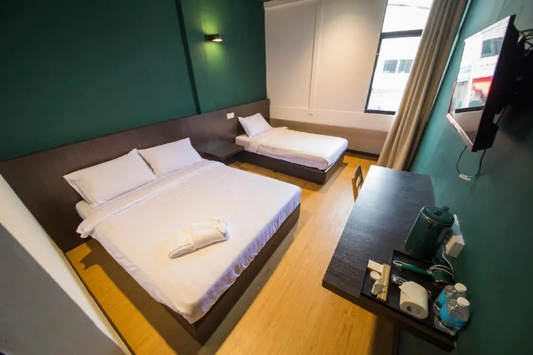 Standard Triple room