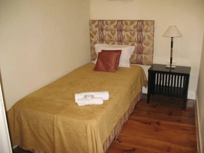 5 Bedrooms Apartment