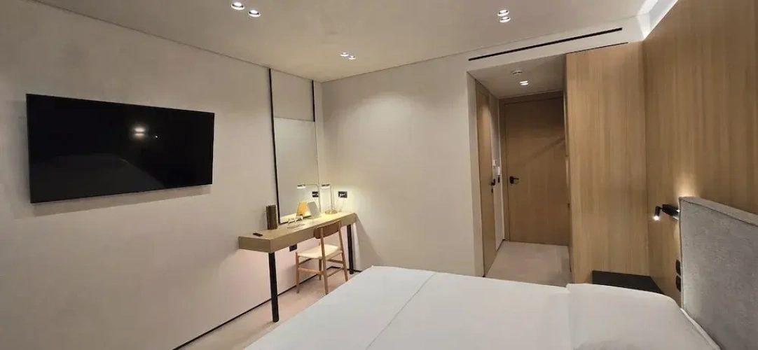 Deluxe Double room with balcony and with partial sea view