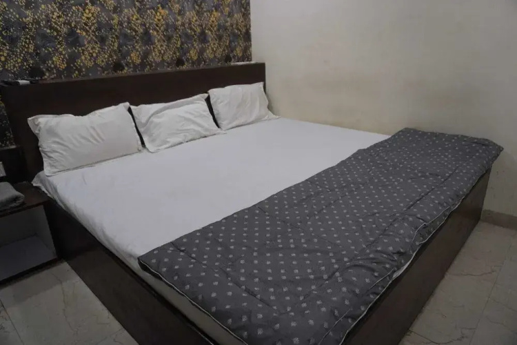Shreenath Hotel