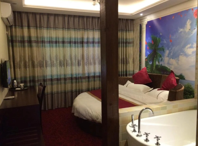 Luzhou Ba Li Nuo Theme Hotel