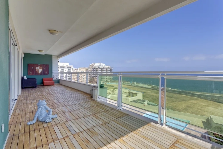 3 Bedrooms Apartment with balcony