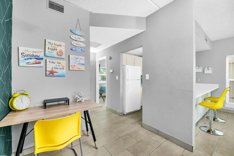 Modern Beach Condo - 1 Bock from Beach