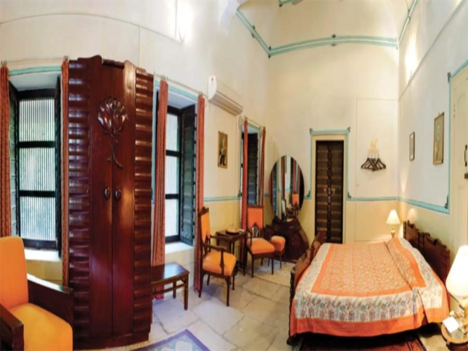 Comfort room