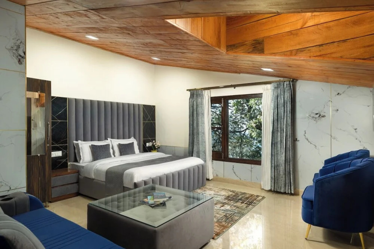 The Pine Retreat - Mall Road Dalhousie
