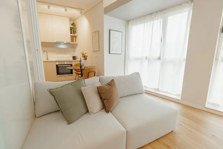 Bright Window Apartment by Vacationy