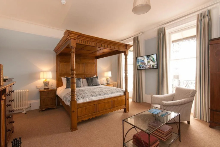 Royal Harbour Hotel