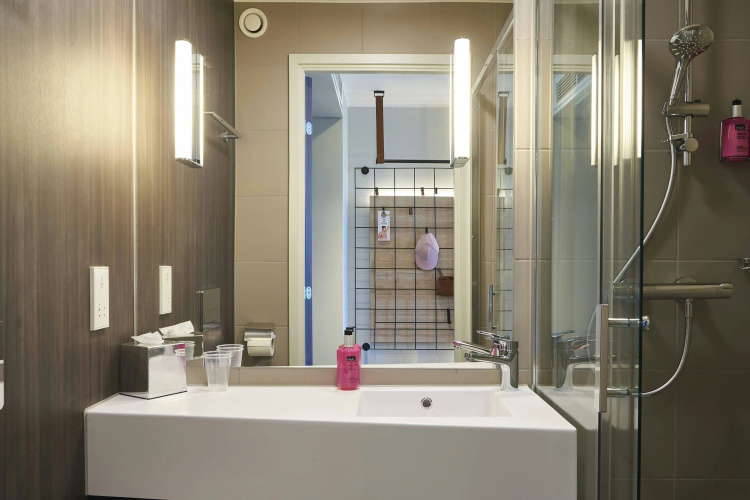 Moxy Birmingham Nec photo 9