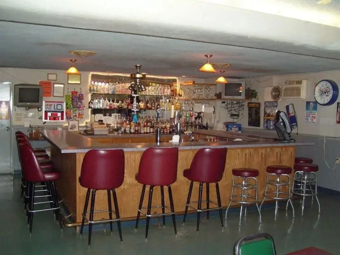 Hillcrest Hotel and Lounge