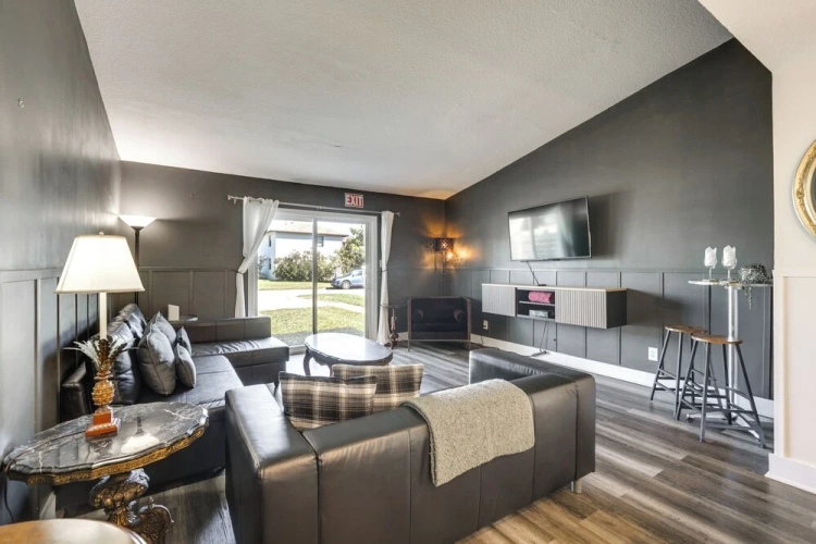 3 Bedrooms Apartment