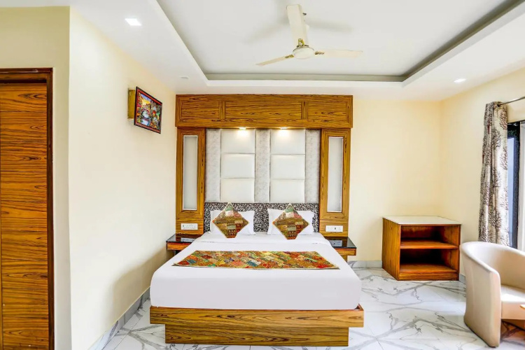 Fabhotel Wood View