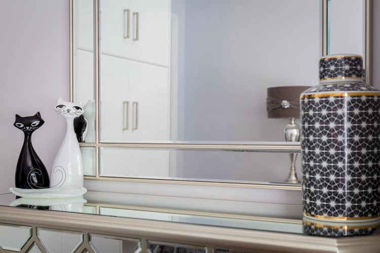 Sophisticated modern 2-bed 2-bath on Cromwell rd