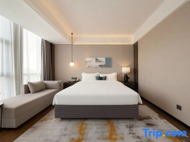 Deluxe Triple Family Suite