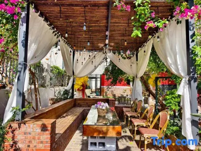 Jianshui ancient city second flower inn