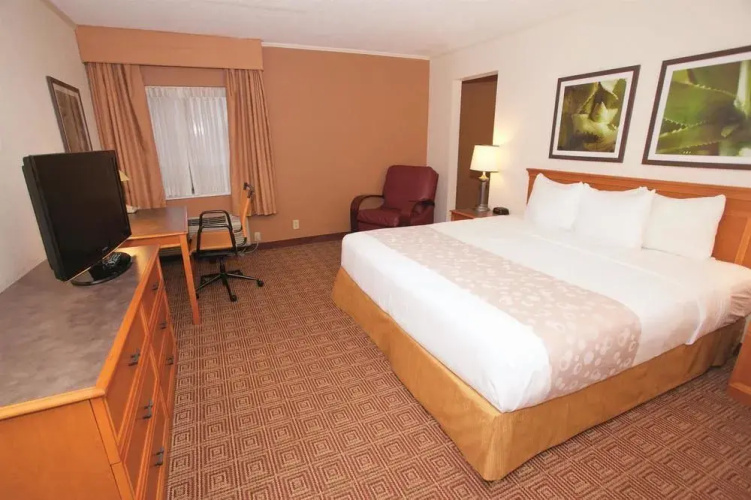 La Quinta Inn Milwaukee Glendale Hampton Avenue