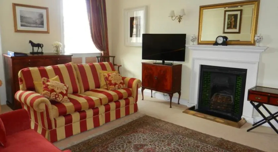 18 The Circus Apartment