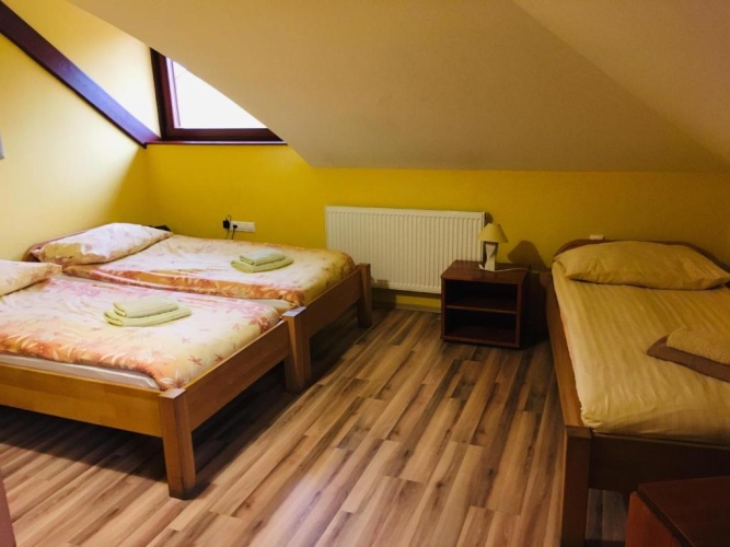 Standard Triple room
