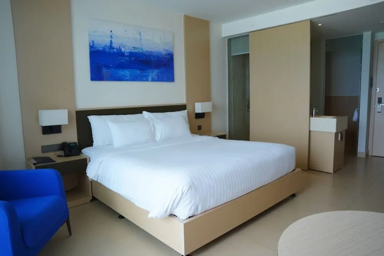 Deluxe Double room with balcony and beachfront