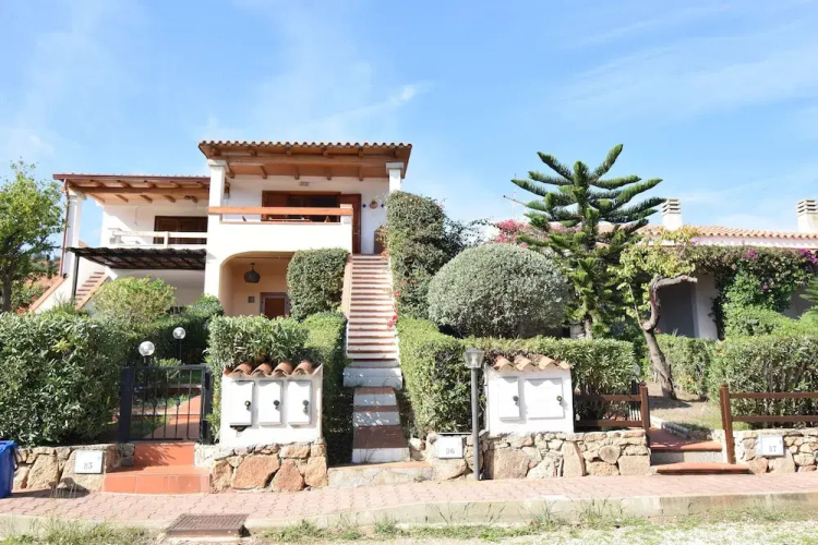 Casa Giardini With View In Budoni