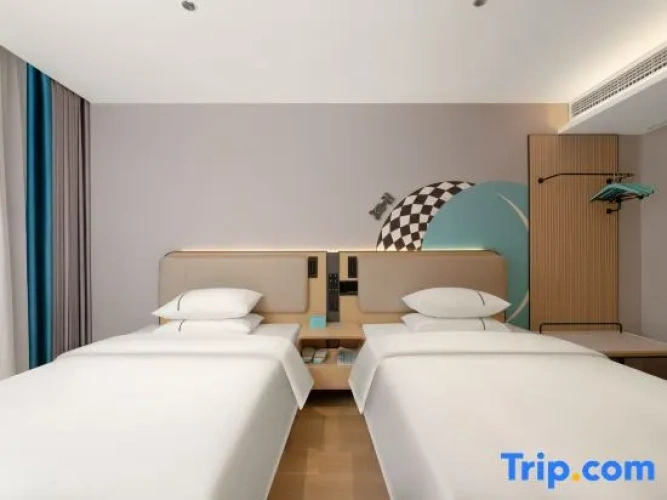 Standard Twin room with mountain view