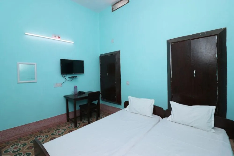 SPOT ON 44329 Sri Krishna Inn Lodging & Boarding