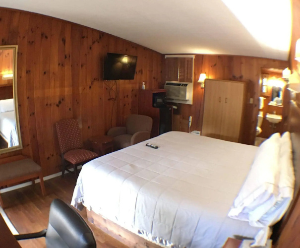 CedarWood Inn