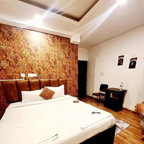 Deluxe Double room with city view