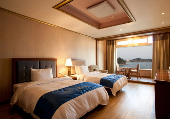 B&Beach Hotel