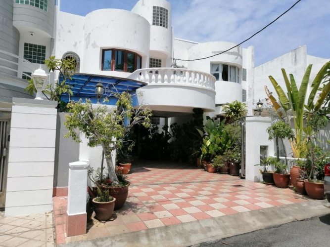 4 Bedrooms Villa with balcony