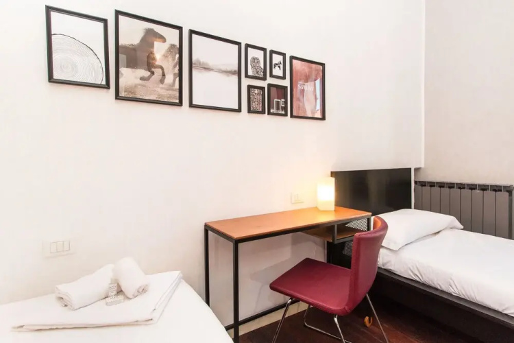 Colorful Statuto Square Design Apart