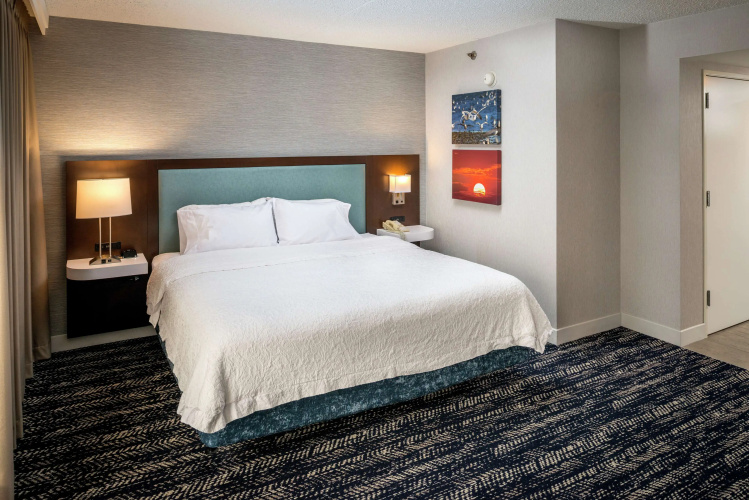 Hampton Inn Long Island / Commack