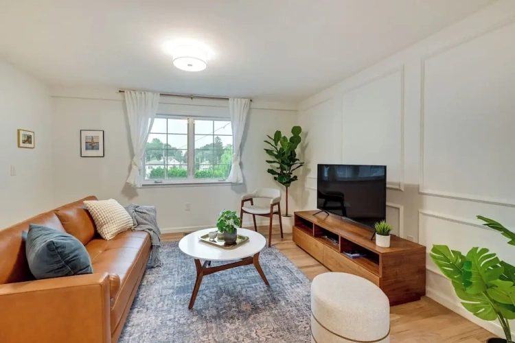 2 Bedrooms Apartment