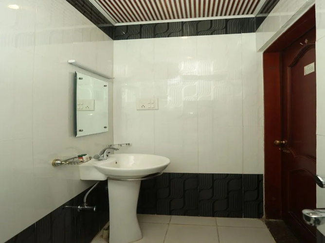 OYO 13355 Grest Hotel