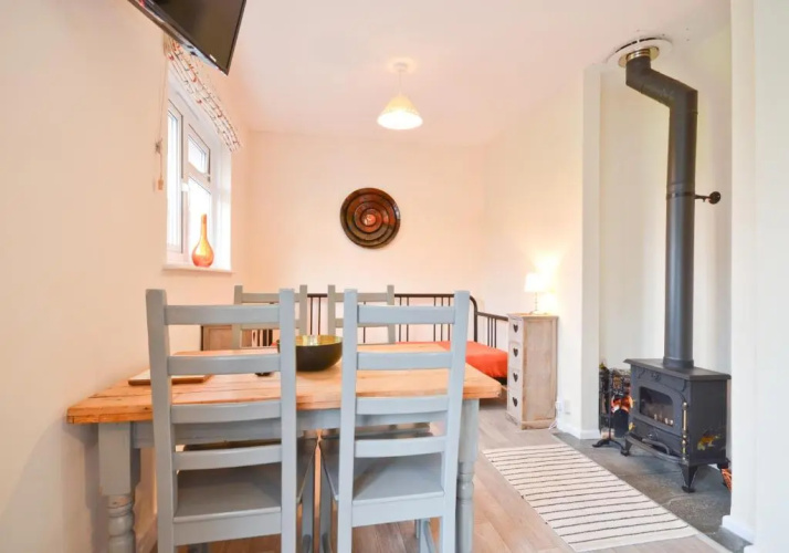 24 Tollgate Cottages