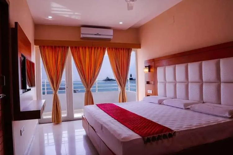 Hotel Maadhini