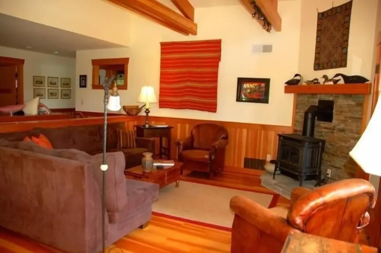 Goss Lake Chalet
