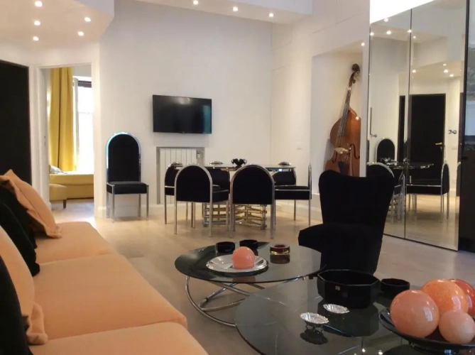 Deluxe Apartment