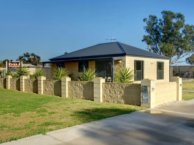 2 Bedrooms Villa