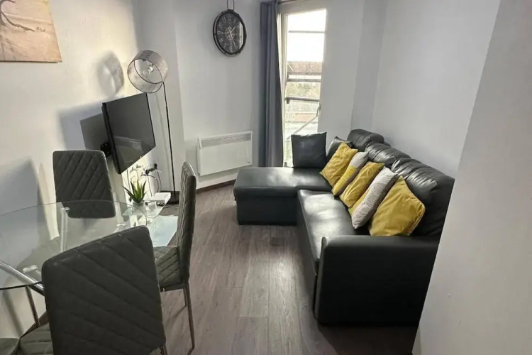 1br-sleeps4-parking-closetocentre