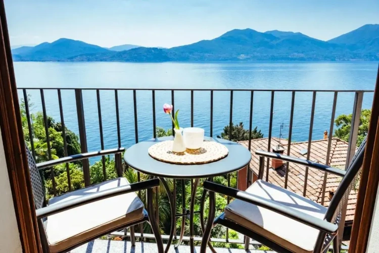 Superior Double room with balcony and with lake view