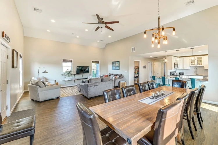 5 Bedrooms Cottage