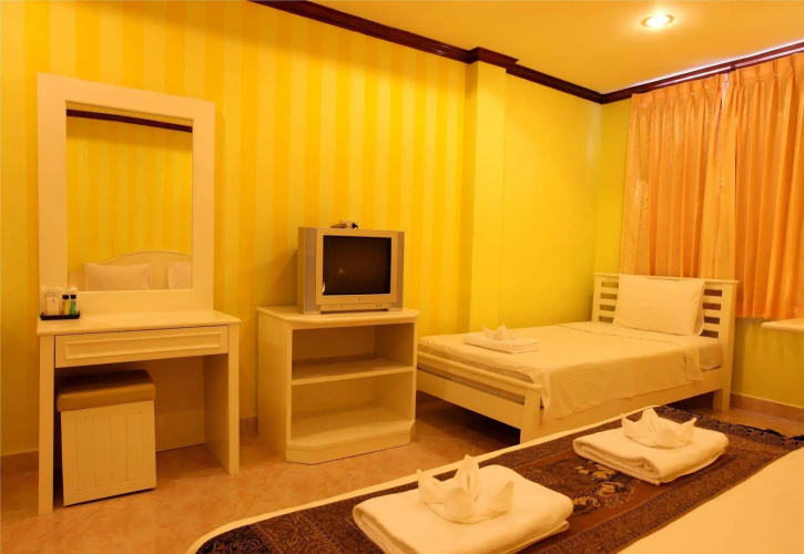 Amici Miei Hotel (SHA Certified)