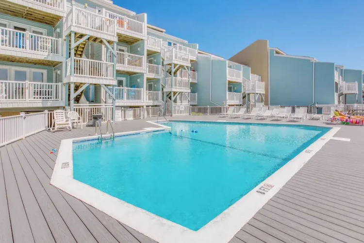 'salt & Light' Oceanfront Condo w/ Pool & Elevator