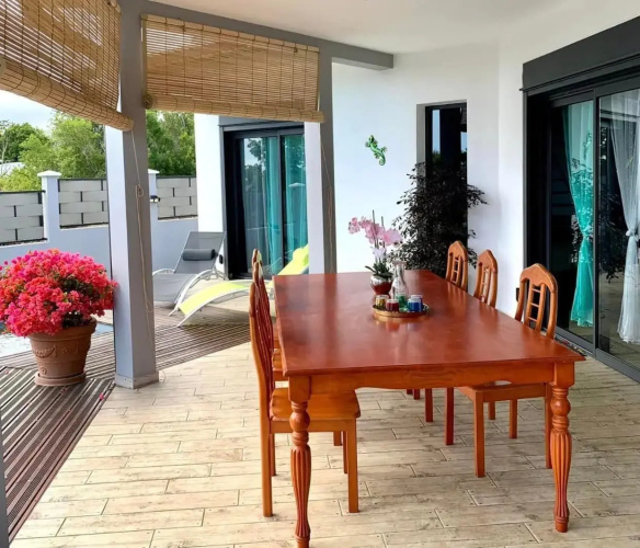 la villa TIKALIKATA