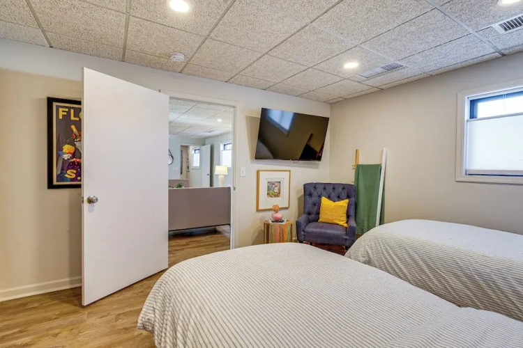 Between Restaurant & Brewery! Chic Perrysburg Apt