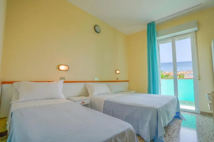 Standard Quadruple room with sea view